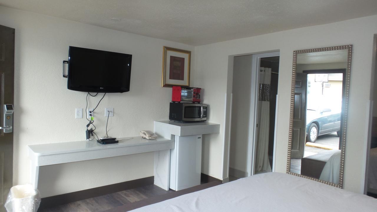 Del Rancho Motel 2*